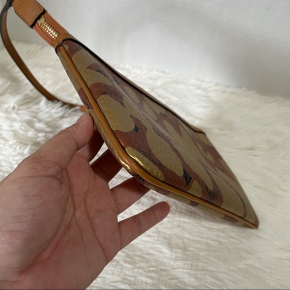 SOLD Authentic MCM Anya Removable Zip Pouch - Picture 4 of 9